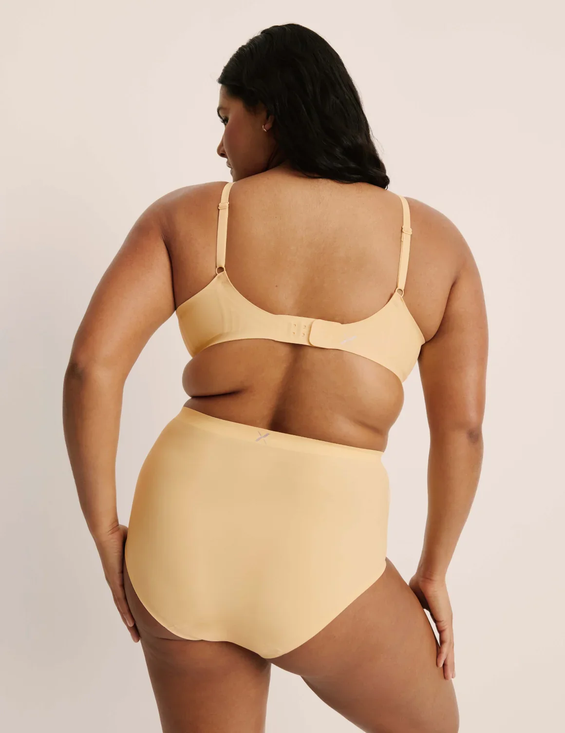 Revolution V-Neck Bra - Image 32